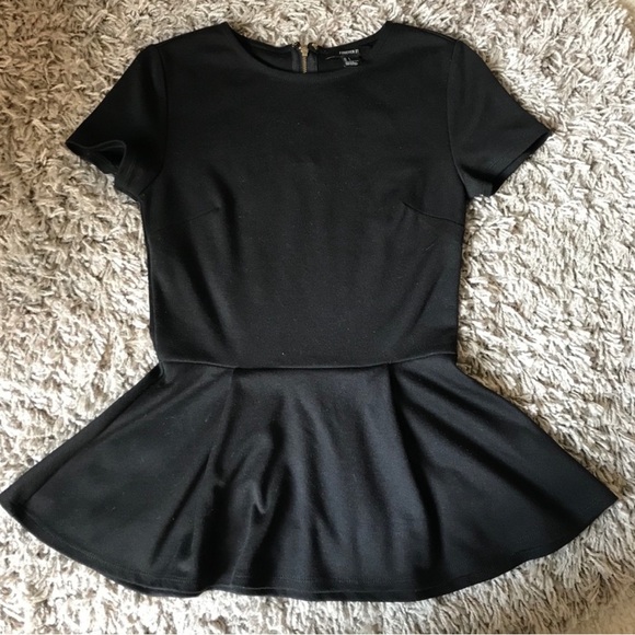Forever 21 Tops - 🖤WOMEN’S ADORABLE PEPLUM TOP🖤
